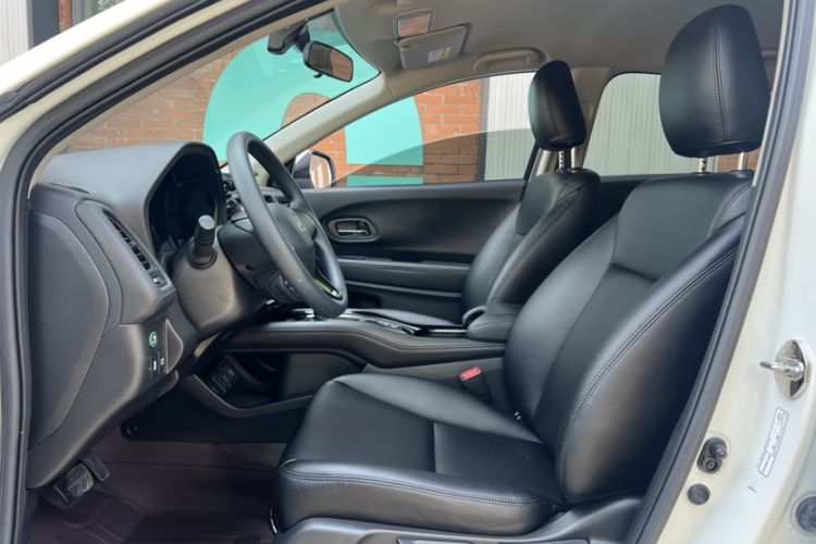 Used Honda Vezel 2020 220 TURBO CVT Elite Edition Interior 4