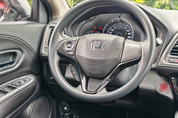 Used Honda Vezel 2020 1.5L CVT Luxury Edition Interior 4