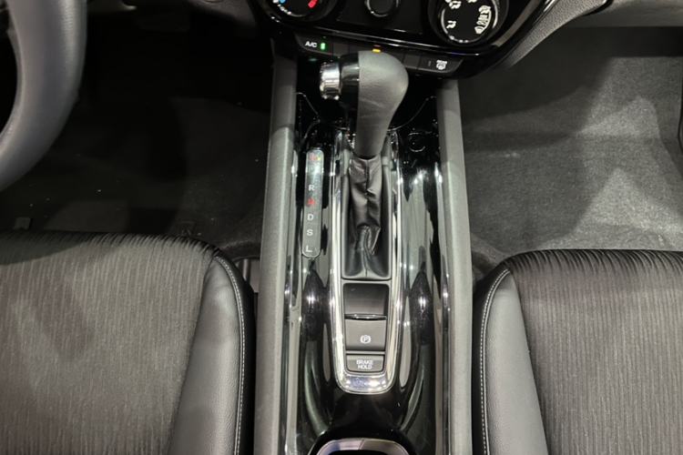 Used Honda Vezel 2020 1.5L CVT Luxury Edition Interior 4