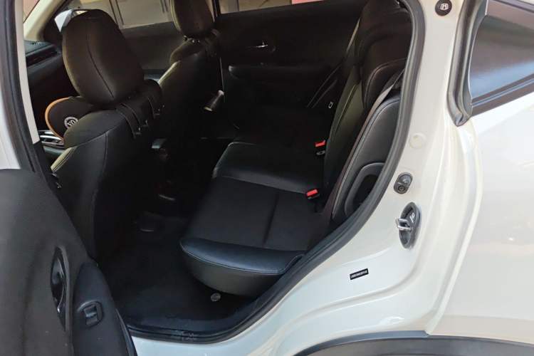Used Honda Vezel 2020 1.5L CVT Pioneer Edition Interior 4
