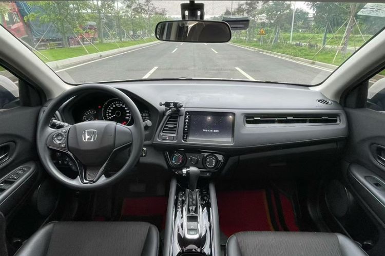 Used Honda Vezel 2020 1.5L CVT Pioneer Edition Interior 4