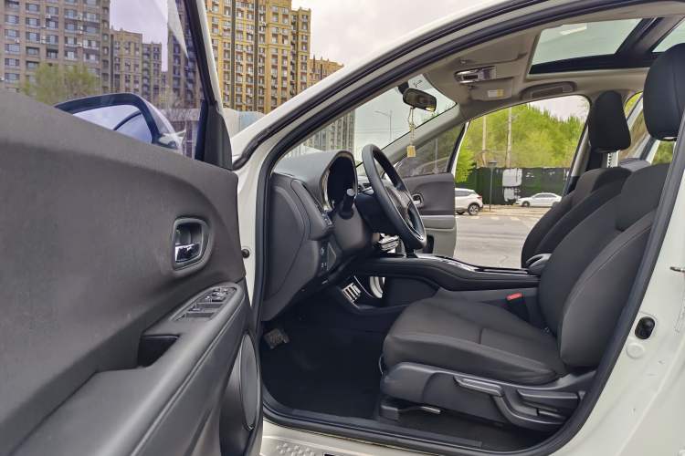 Used Honda Vezel 2020 1.5L CVT Elite Edition Interior 4