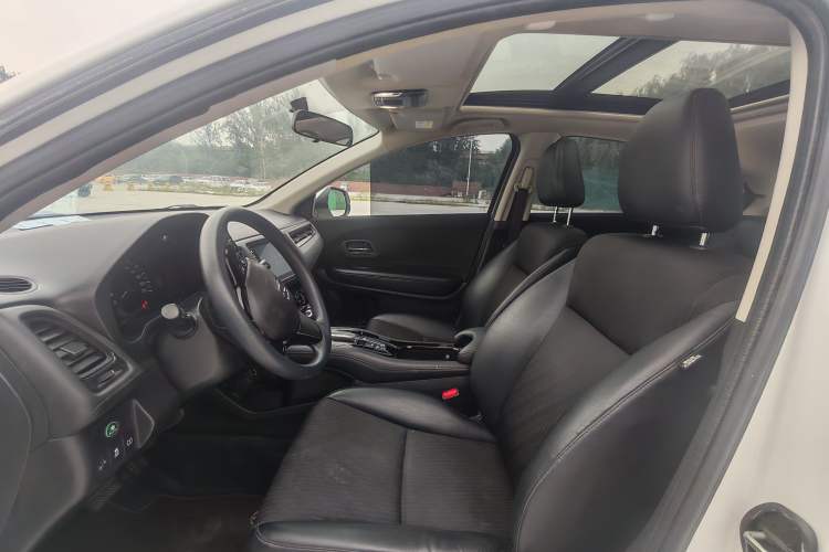 Used Honda Vezel 2020 1.5L CVT Pioneer Edition Interior 4