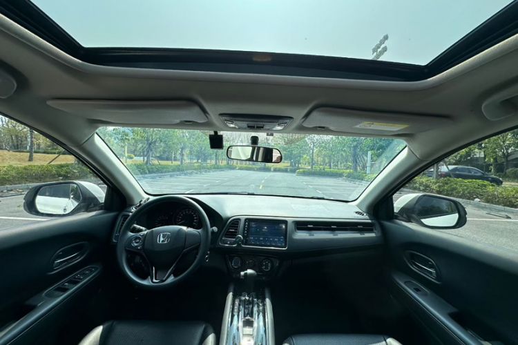Used Honda Vezel 2020 1.5L CVT Pioneer Edition Interior 4