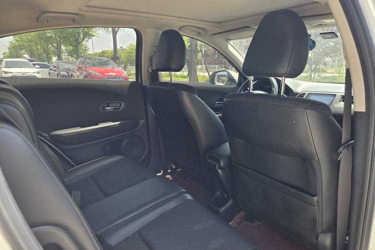 Used Honda Vezel 2020 1.5L CVT Pioneer Edition Interior 4