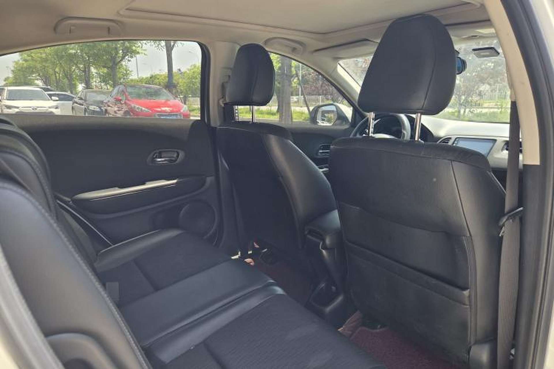 Used Honda Vezel 2020 1.5L CVT Pioneer Edition Interior 4