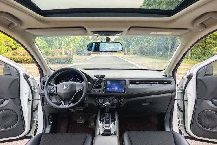 Used Honda Vezel 2020 1.5L CVT Pioneer Edition Interior 4