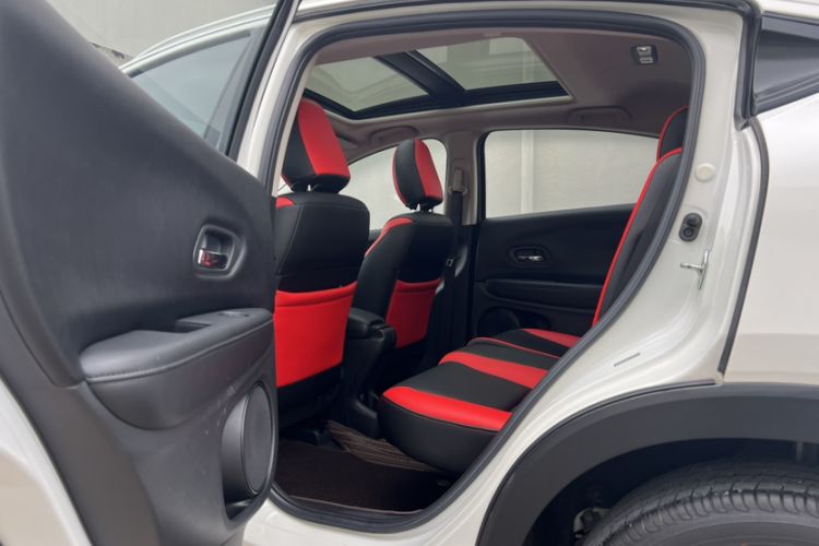 Used Honda Vezel 2020 1.5L CVT Elite Edition Interior 4