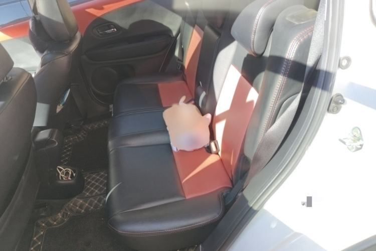 Used Honda Vezel 2020 1.5L CVT Pioneer Edition Interior 4