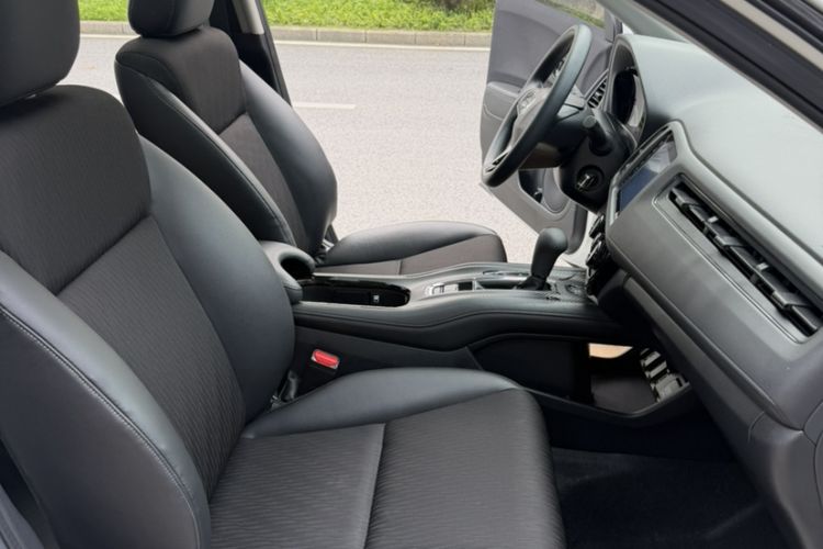 Used Honda Vezel 2020 1.5L CVT Pioneer Edition Interior 4