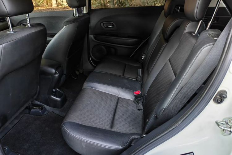 Used Honda Vezel 2020 1.5L CVT Pioneer Edition Interior 4