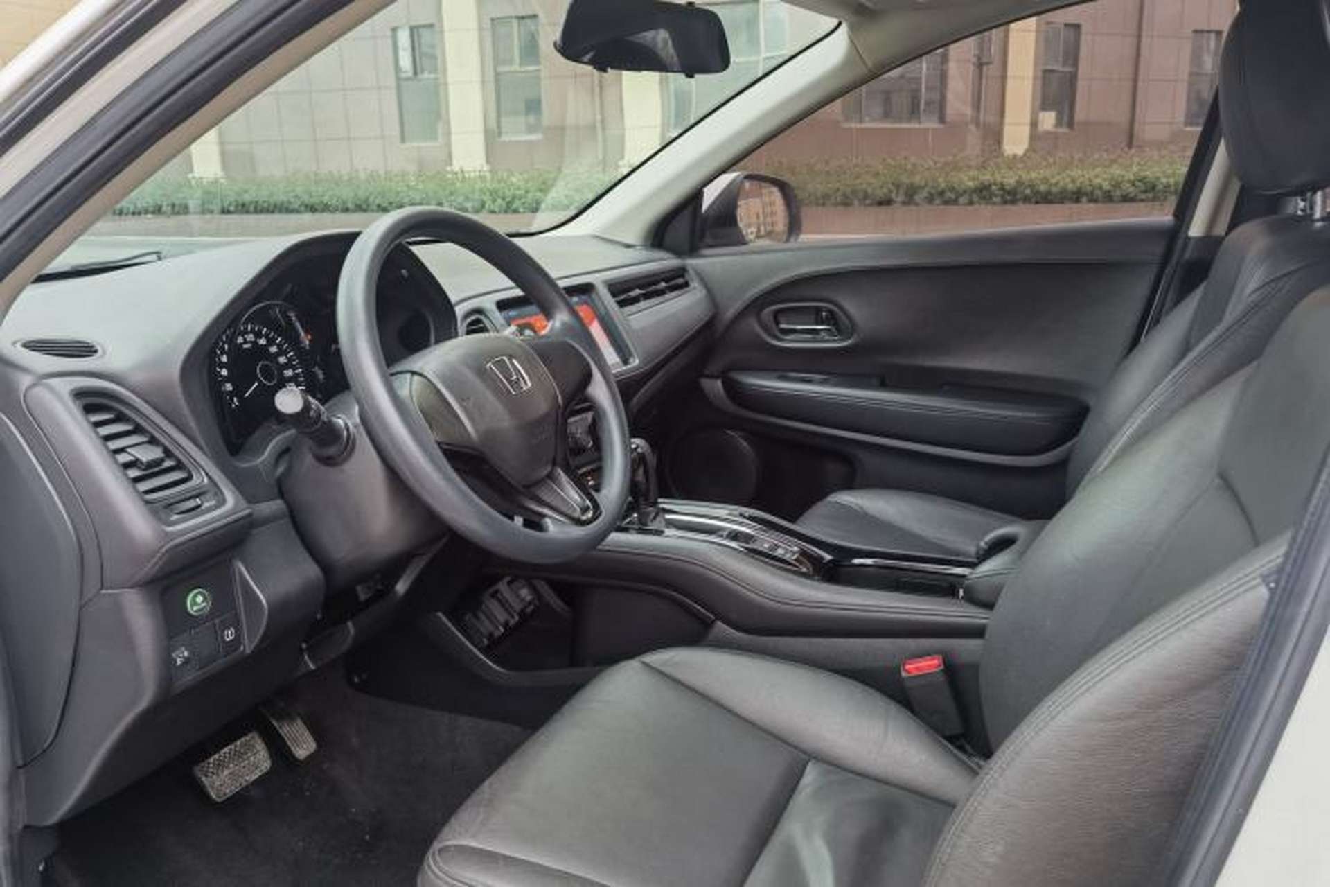 Used Honda Vezel 2020 1.5L CVT Elite Edition Interior 4