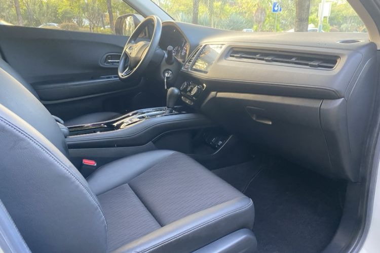 Used Honda Vezel 2020 1.5L CVT Pioneer Edition Interior 4