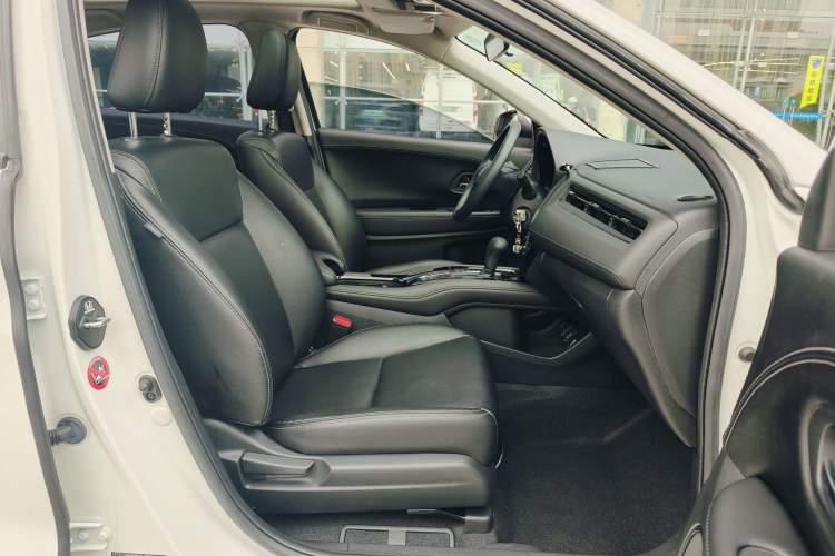 Used Honda Vezel 2020 1.5L CVT Pioneer Edition Interior 4