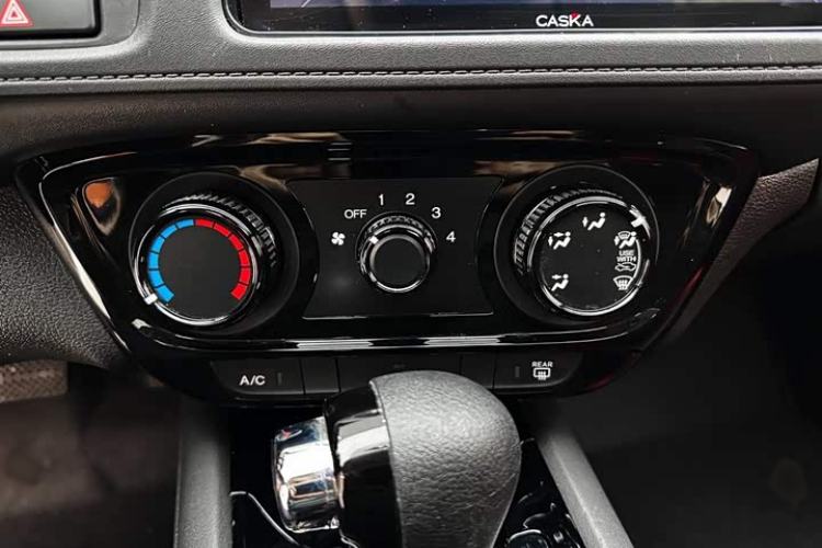 Used Honda Vezel 2020 1.5L CVT Elite Edition Interior 4