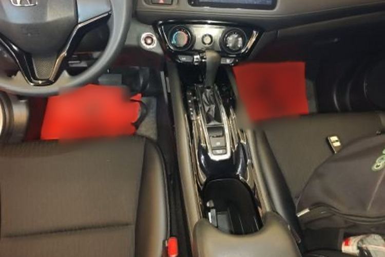 Used Honda Vezel 2020 1.5L CVT Luxury Edition Interior 4