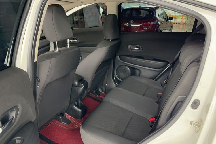 Used Honda Vezel 2020 1.5L CVT Elite Edition Interior 4