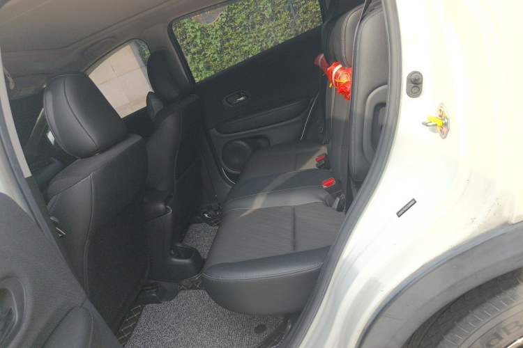 Used Honda Vezel 2020 1.5L CVT Pioneer Edition Interior 4
