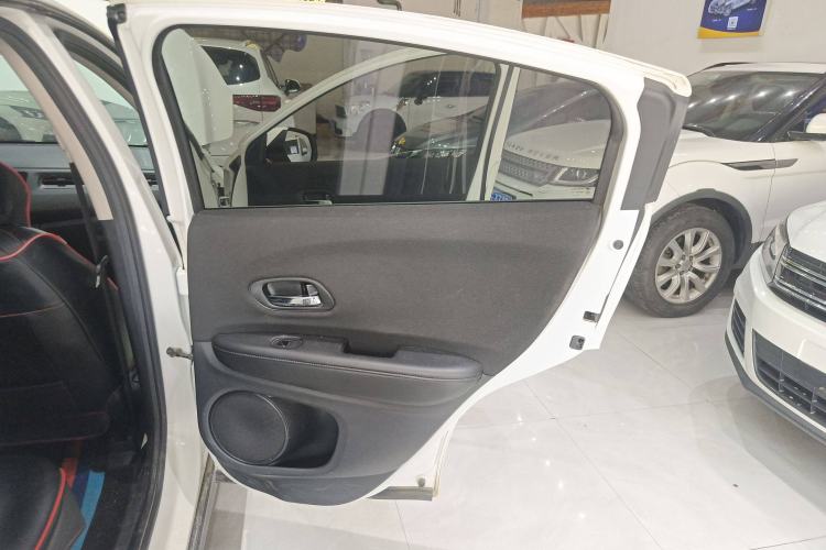 Used Honda Vezel 2020 1.5L CVT Pioneer Edition Interior 4