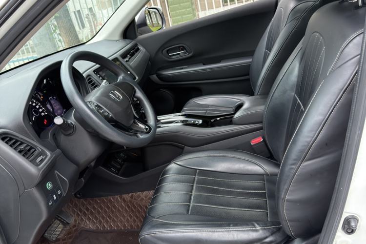 Used Honda Vezel 2020 1.5L CVT Pioneer Edition Interior 4
