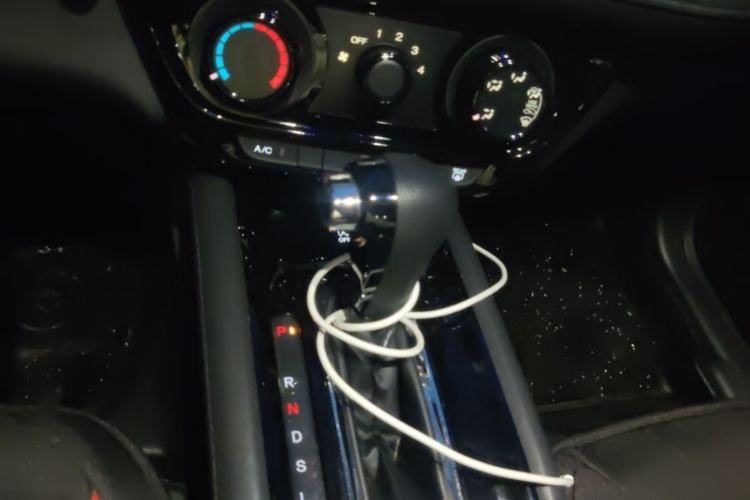 Used Honda Vezel 2020 1.5L CVT Pioneer Edition Interior 4