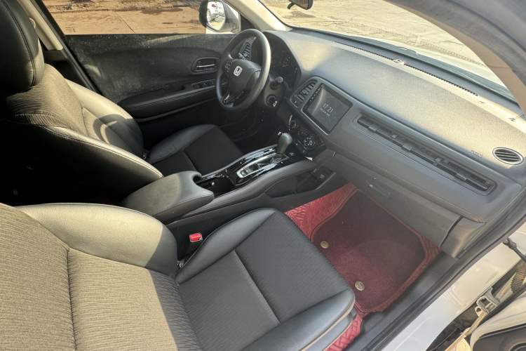 Used Honda Vezel 2020 1.5L CVT Pioneer Edition Interior 4