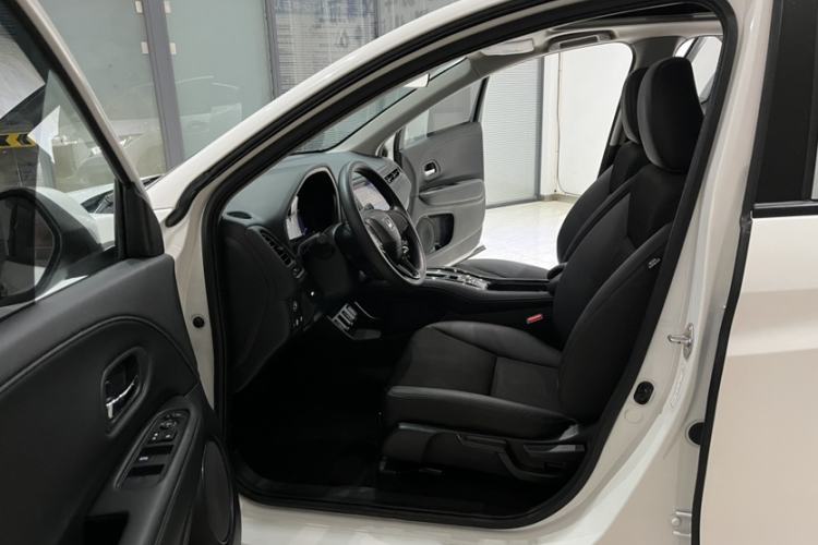 Used Honda Vezel 2020 1.5L CVT Luxury Edition Interior 5