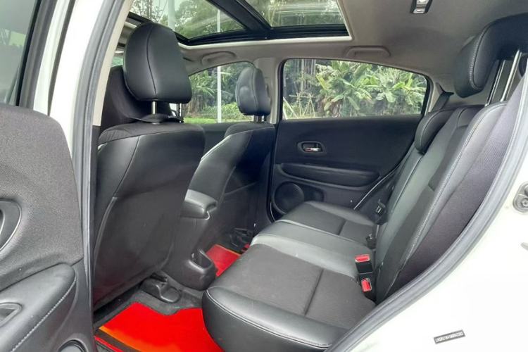 Used Honda Vezel 2020 1.5L CVT Pioneer Edition Interior 5