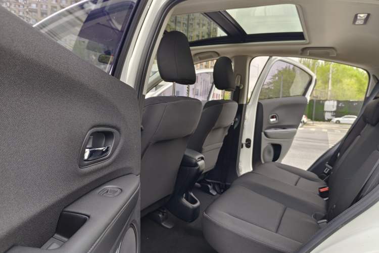 Used Honda Vezel 2020 1.5L CVT Elite Edition Interior 5