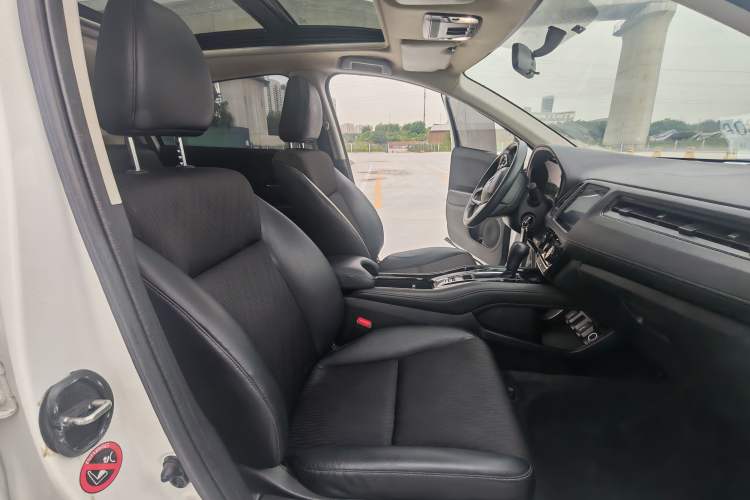 Used Honda Vezel 2020 1.5L CVT Pioneer Edition Interior 5