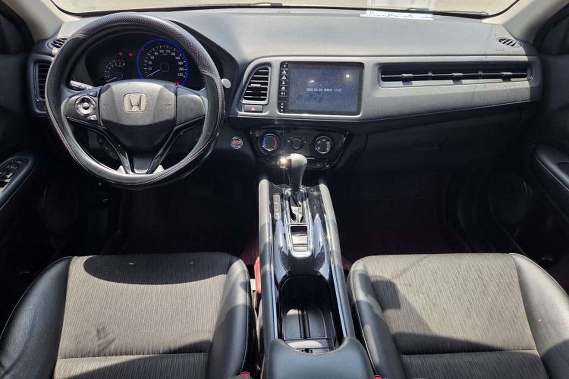 Used Honda Vezel 2020 1.5L CVT Pioneer Edition Interior 5