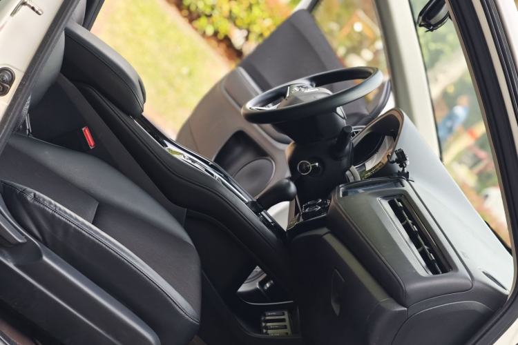 Used Honda Vezel 2020 1.5L CVT Pioneer Edition Interior 5