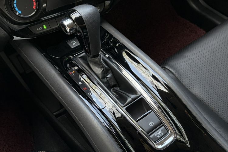 Used Honda Vezel 2020 1.5L CVT Elite Edition Interior 5