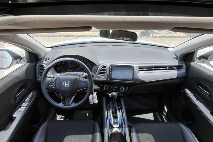 Used Honda Vezel 2020 1.5L CVT Pioneer Edition Interior 5