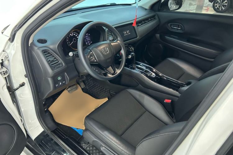 Used Honda Vezel 2020 1.5L CVT Pioneer Edition Interior 5