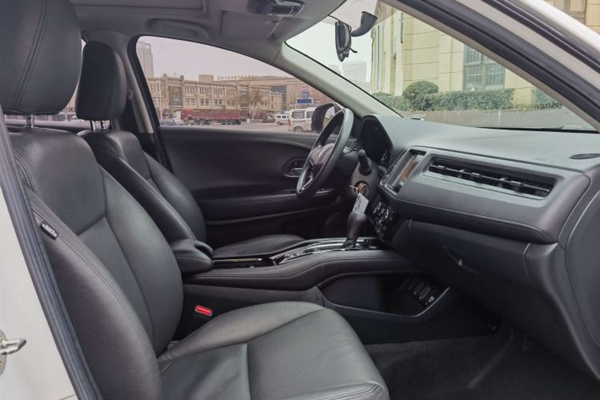 Used Honda Vezel 2020 1.5L CVT Elite Edition Interior 5