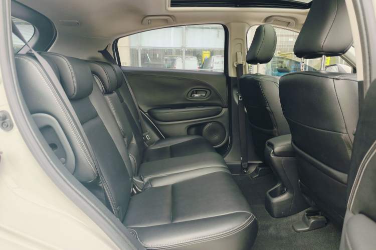 Used Honda Vezel 2020 1.5L CVT Pioneer Edition Interior 5
