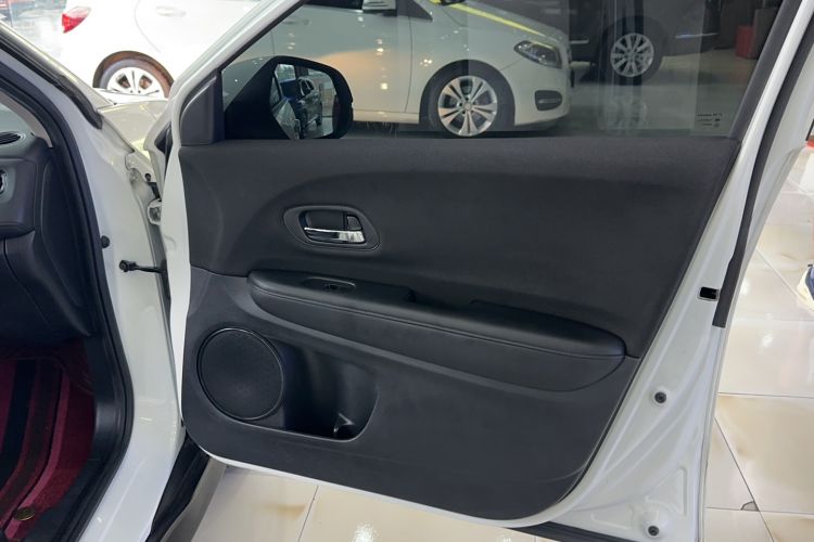 Used Honda Vezel 2020 1.5L CVT Elite Edition Interior 5
