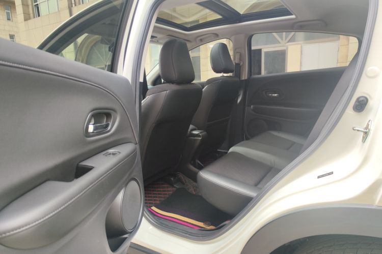 Used Honda Vezel 2020 1.5L CVT Luxury Edition Interior 5