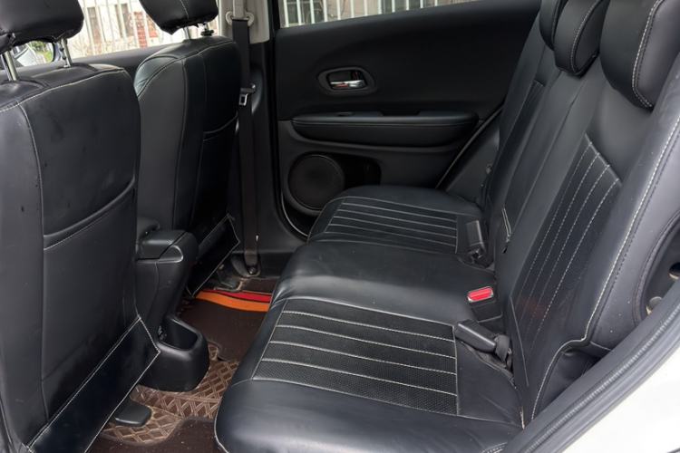 Used Honda Vezel 2020 1.5L CVT Pioneer Edition Interior 5