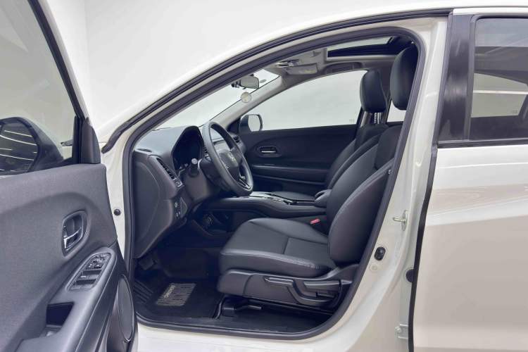Used Honda Vezel 2020 1.5L CVT Pioneer Edition Interior 6