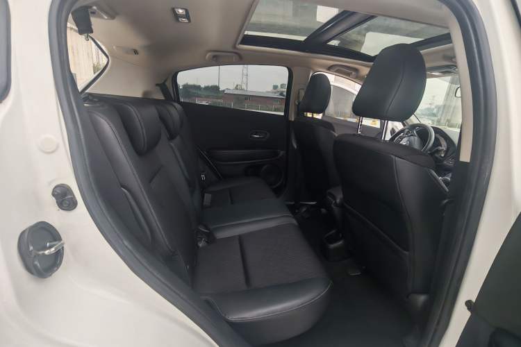 Used Honda Vezel 2020 1.5L CVT Pioneer Edition Interior 6