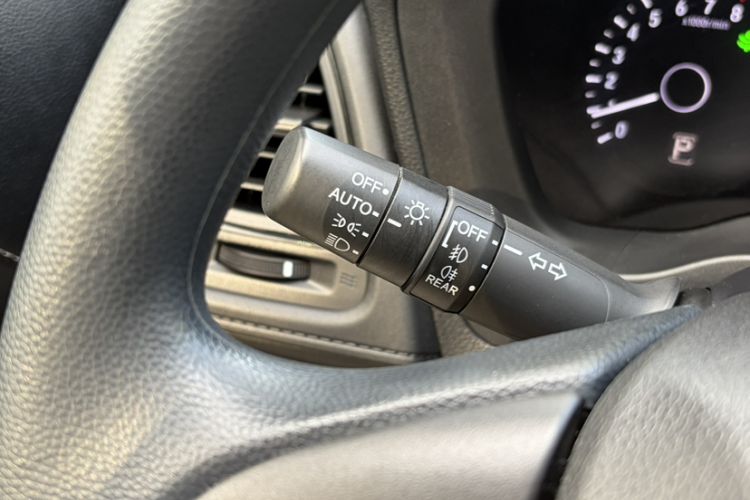Used Honda Vezel 2020 1.5L CVT Elite Edition Interior 6