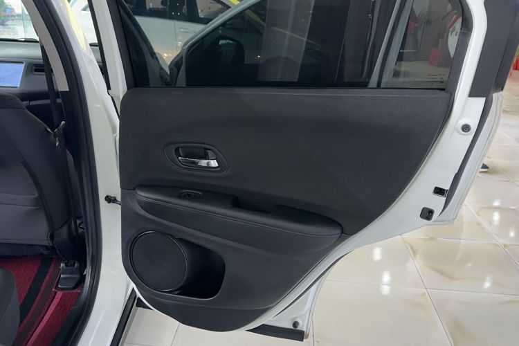 Used Honda Vezel 2020 1.5L CVT Elite Edition Interior 6