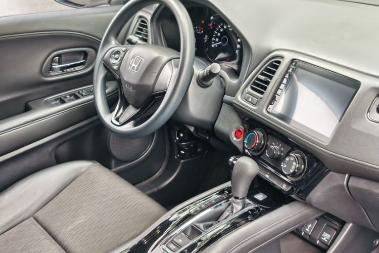 Used Honda Vezel 2020 1.5L CVT Luxury Edition Interior 7