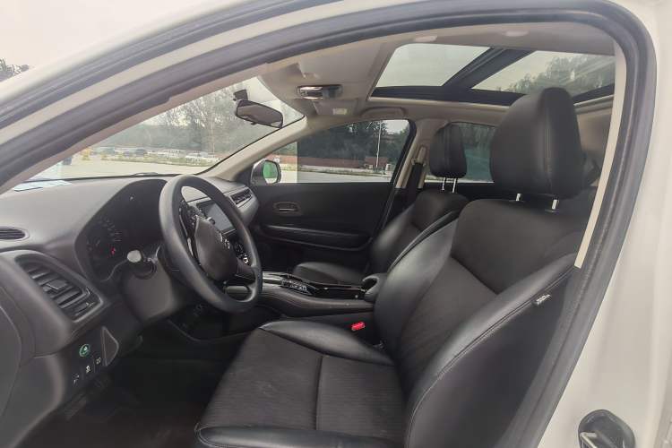 Used Honda Vezel 2020 1.5L CVT Pioneer Edition Interior 7
