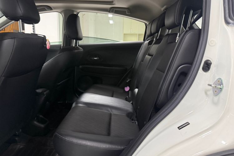 Used Honda Vezel 2020 1.5L CVT Luxury Edition Interior 7