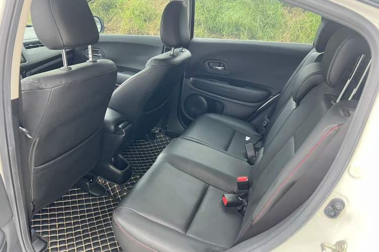Used Honda Vezel 2020 1.5L CVT Pioneer Edition Interior 7
