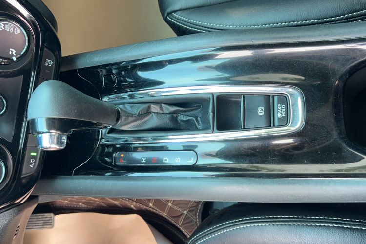 Used Honda Vezel 2020 1.5L CVT Elite Edition Interior 7