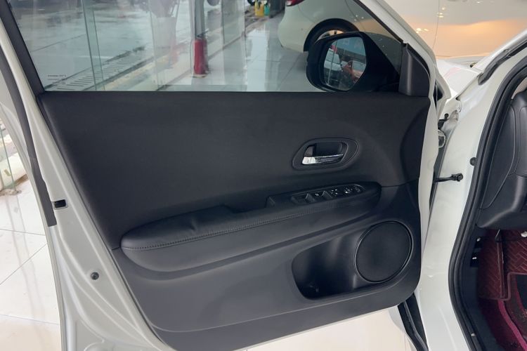 Used Honda Vezel 2020 1.5L CVT Elite Edition Interior 7